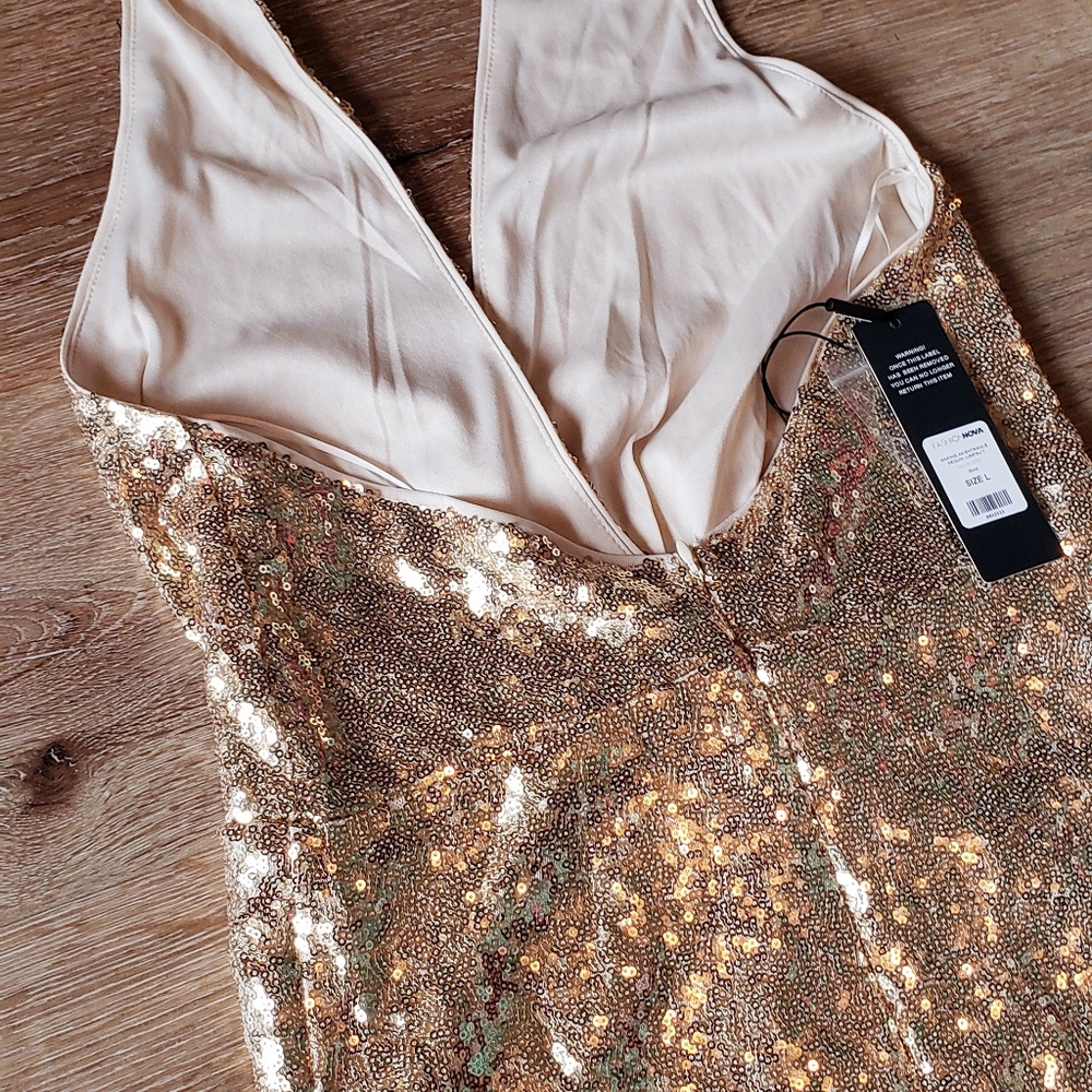 FASHION NOVA Gold Sequin V-Neck Jumpsuit SZ L NWT